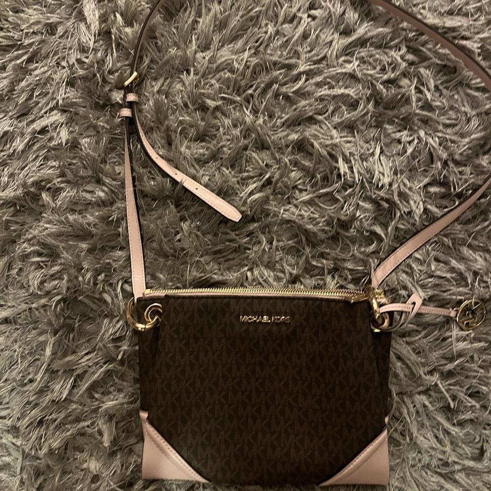 Micheal kors purse
